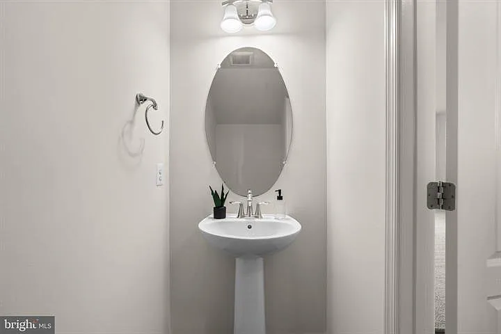 4 bed, 2840 sqft, $3,700 — Photo 3