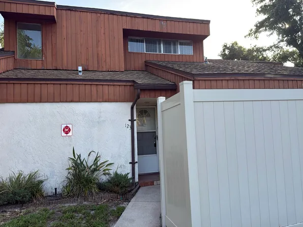 2072 Sunset Point Rd, Clearwater, FL 33765