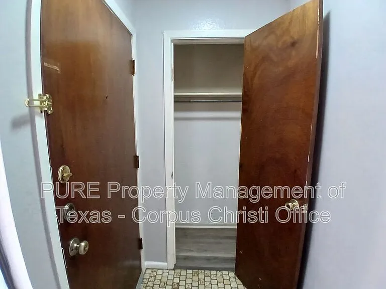 5001 Middlecoff Rd #1A — Photo 4