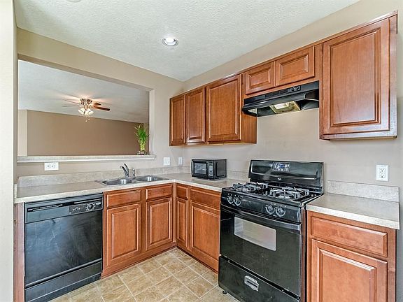 5th image of 531 Remington Heights Dr
