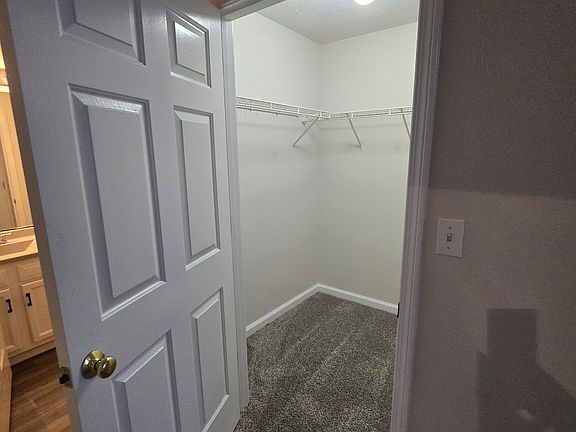 2nd image of 118 Colonial Cir #0ce288a67