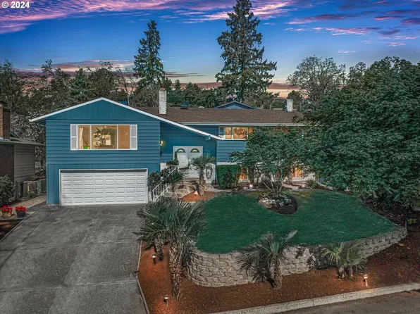 7575 Ridgewood Dr, Gladstone, OR 97027