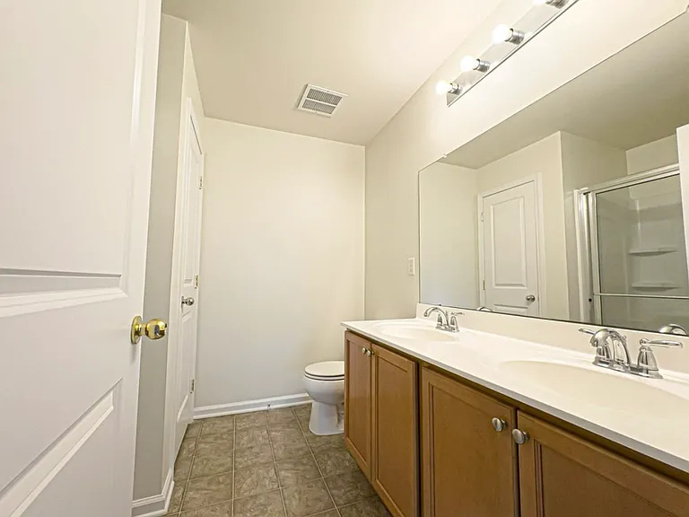 48 S Poplar St — Photo 14