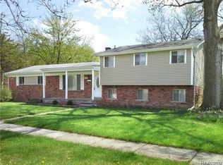 29223 Lyndon St, Livonia, MI 48154