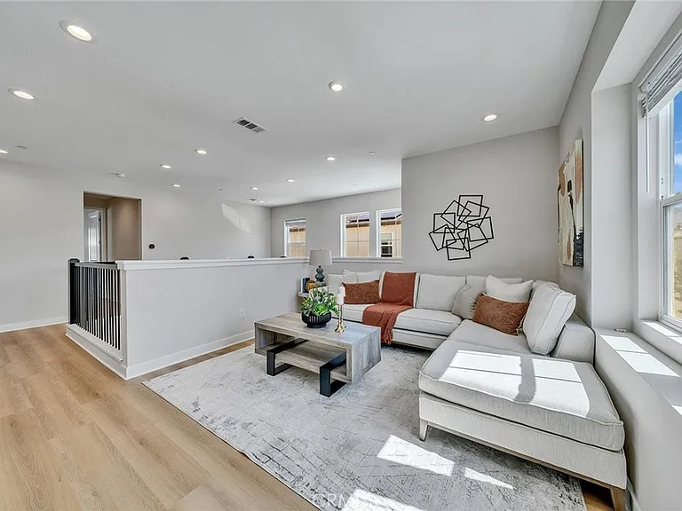 141 Edna Pkwy — Photo 36