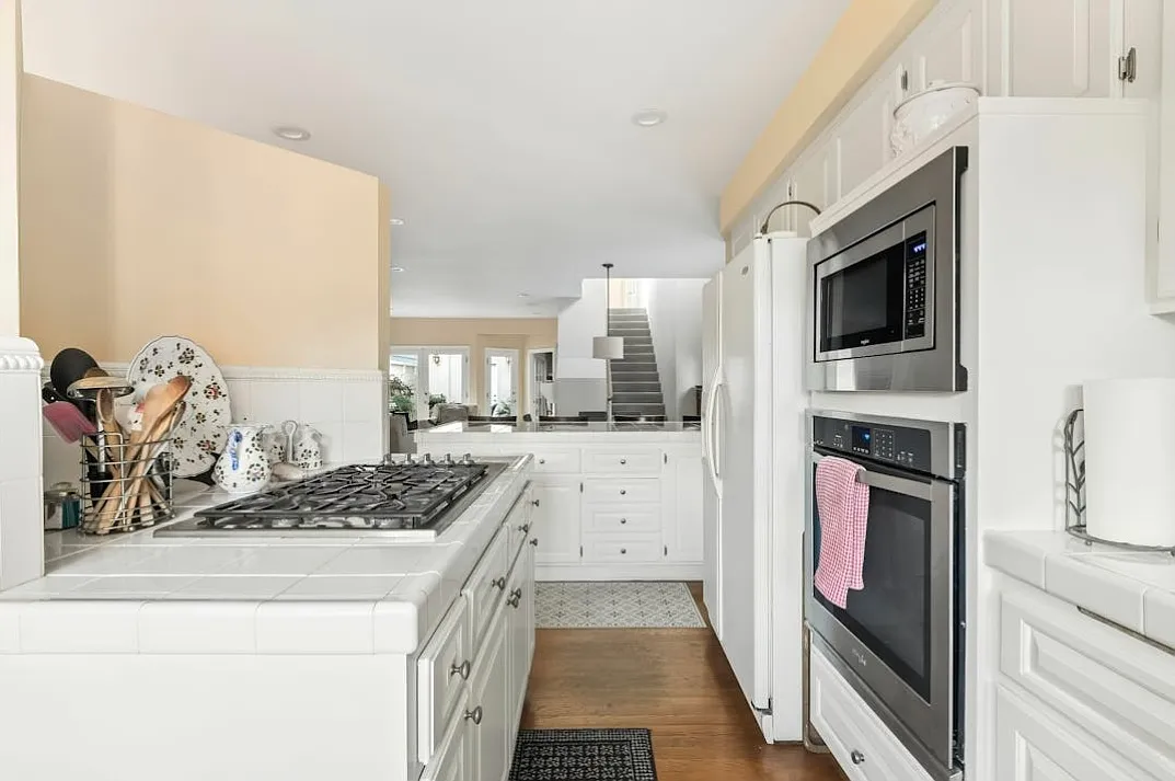 4 bed, 2.5 bath, 2700 sqft, $10,500 — Photo 4
