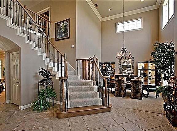 3rd image of 2407 Creekside Cir N