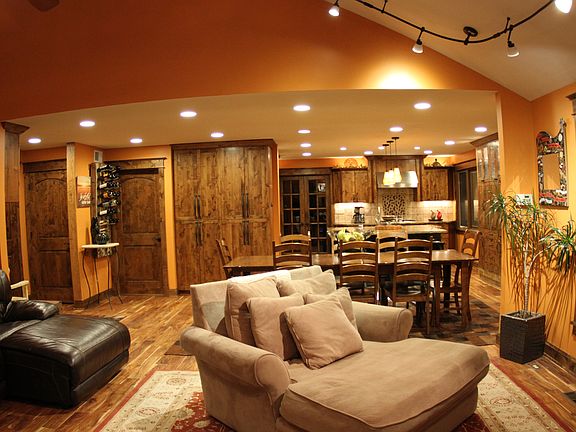 living room/ kitchen