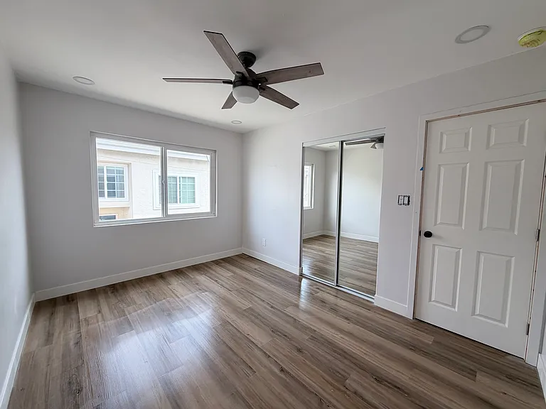 4945 Brighton Ave — Photo 18