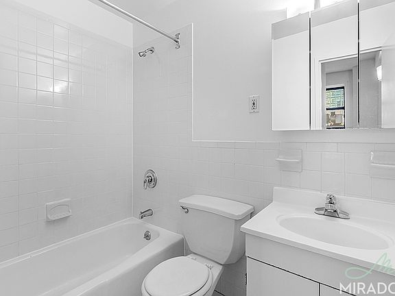5th image of 132 E 45th St APT 11B