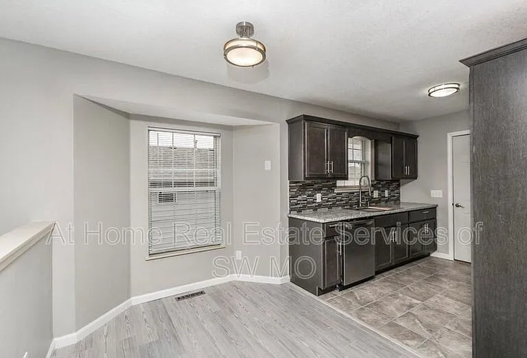 3383 S Parkmont Ct — Photo 2