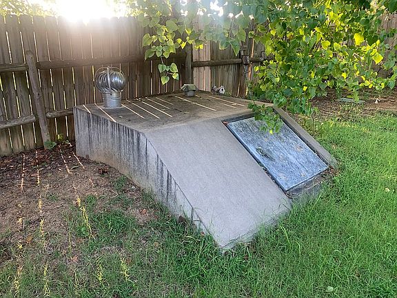 3rd image of 1112 W 22nd St