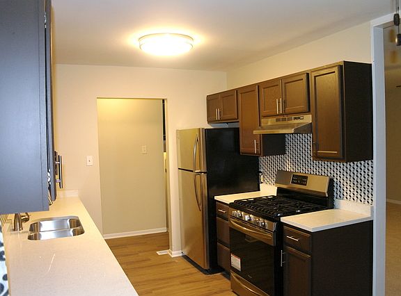 5th image of 38 Vantroba Dr
