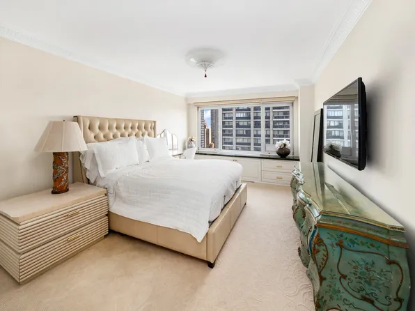 303 East 57th Street 30F image 3 of 9