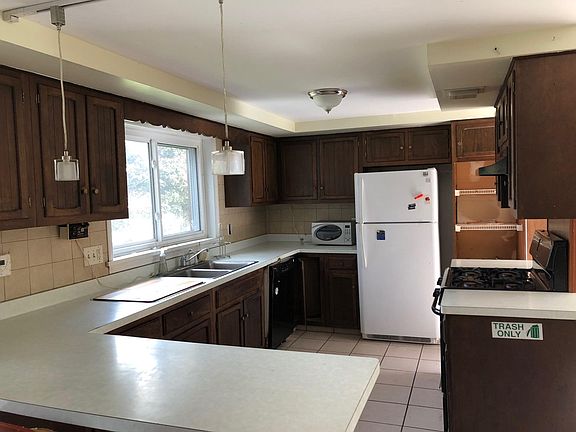 4th image of 2380 Scottsville Rd