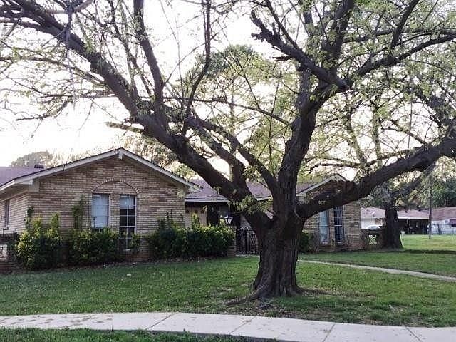 2nd image of 110 Oakridge Cir
