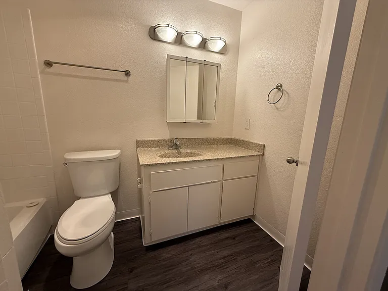 Shasta Terrace — Photo 10