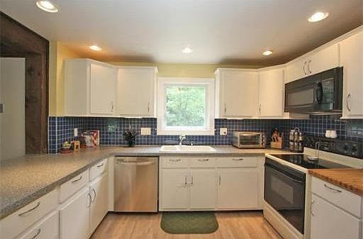 5th image of 13 Flint Meadow Dr