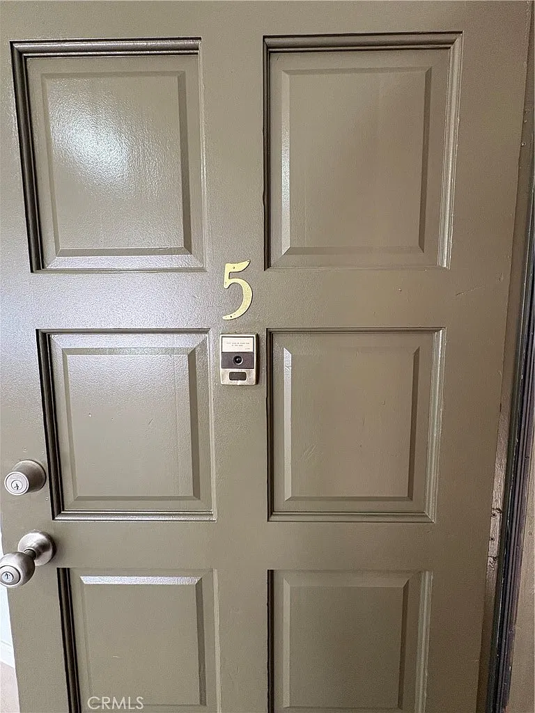 2 bed, 5004 sqft, $2,900 — Photo 2