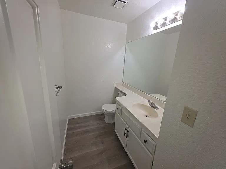 1943 Glen Ridge Dr — Photo 15