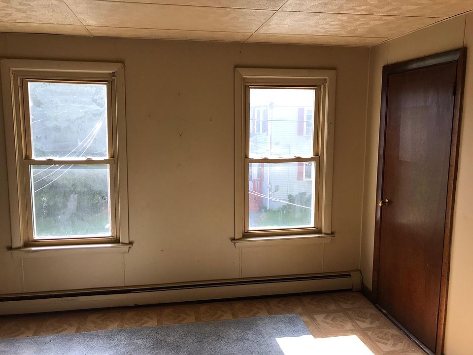 2nd image of 19 Ash St APT 1
