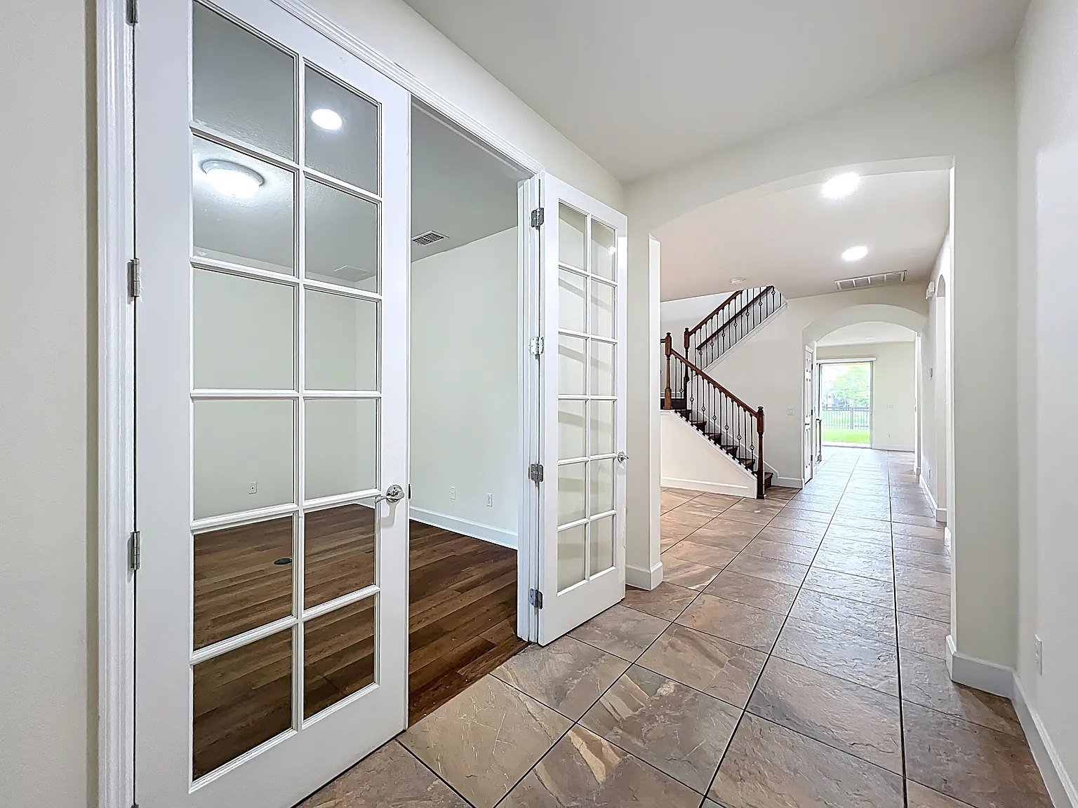4 bed, 4056 sqft, $4,400 — Photo 4