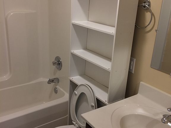5th image of 704 N 3rd St APT 3