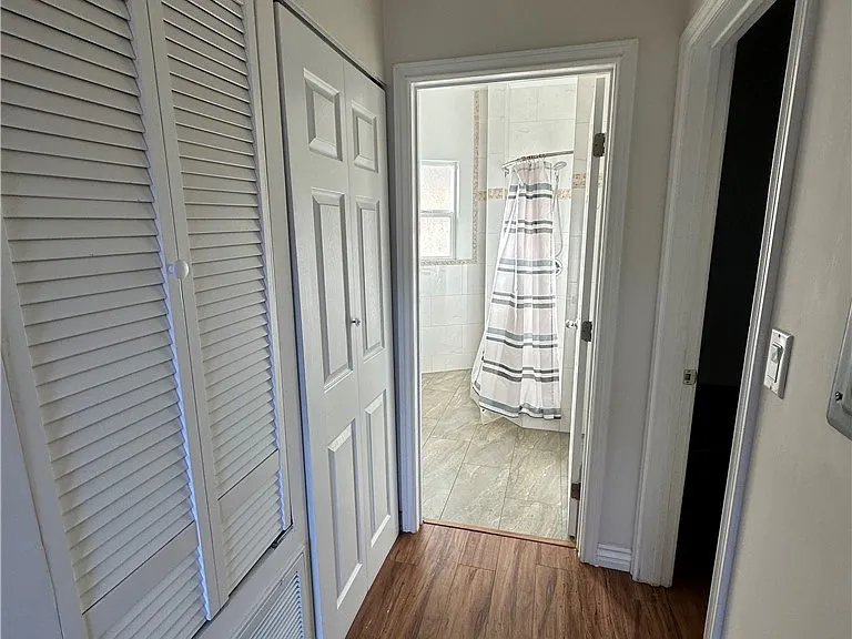 467 N Marengo Ave — Photo 8