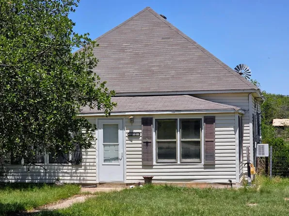 112 W Fleming Ave, Mertzon, TX 76941