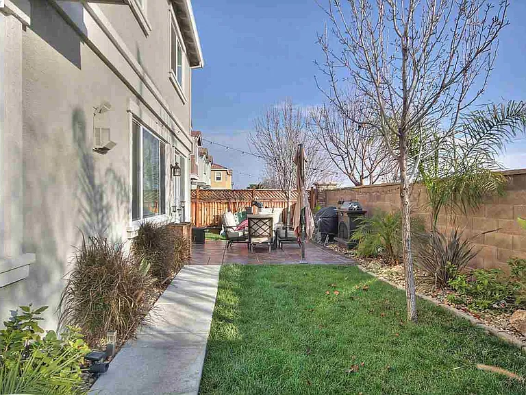 2274 Black Stone Dr — Photo 17