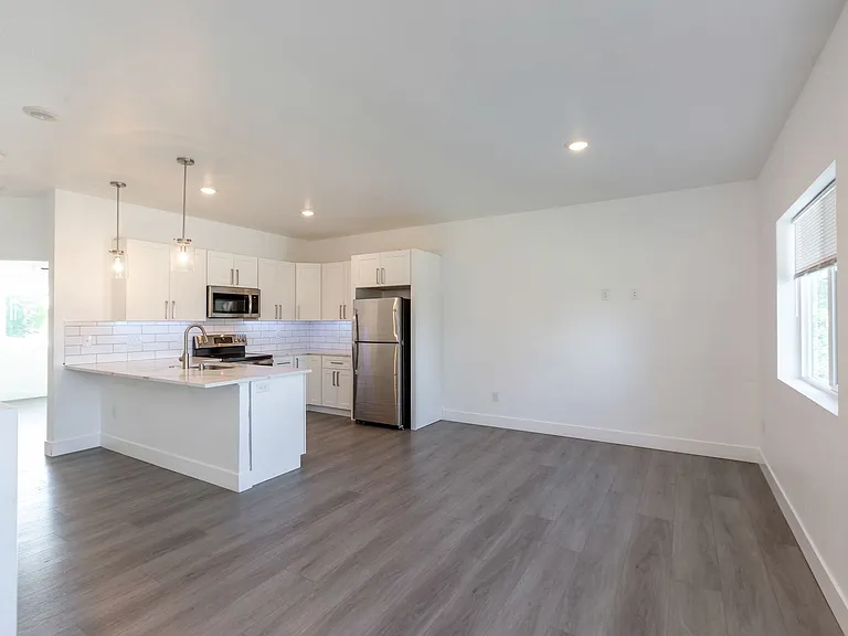 1814 E Carol St — Photo 10