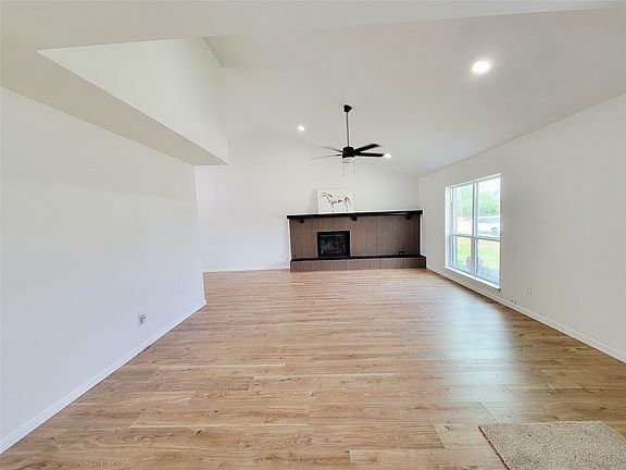 5th image of 2317 Woodhollow Ave