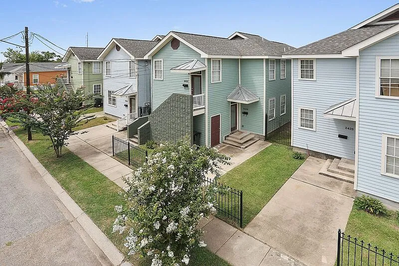 2 bed, 1.0 bath, 800 sqft, $1,425 — Photo 2