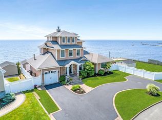 42 Browns River Rd APT 3, Bayport, NY 11705