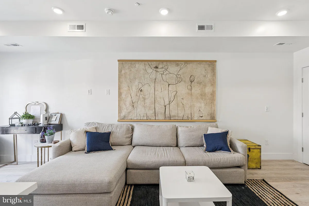 Building Photo - 1602 Ridge #1