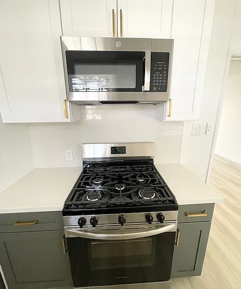 421 N Doheny Dr #14 — Photo 9