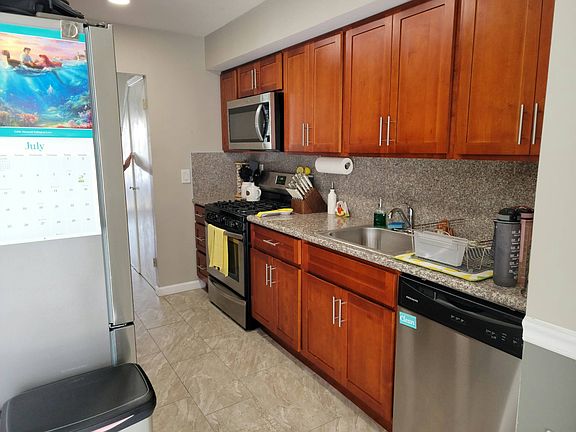3rd image of 14 Meadow Ct