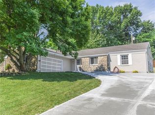 3208 Shady Bend Dr, Independence, MO 64052
