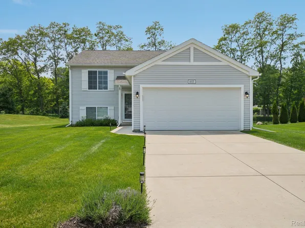 1055 Kenny Brook Ln, Howell, MI 48843