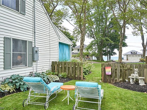3rd image of 5950 Shore Dr