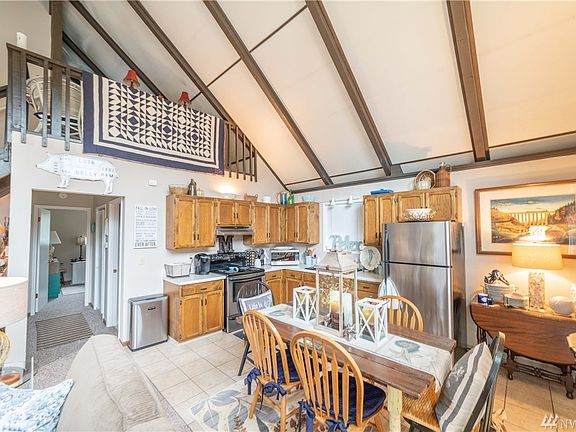 4th image of 864 Catala Ave SE