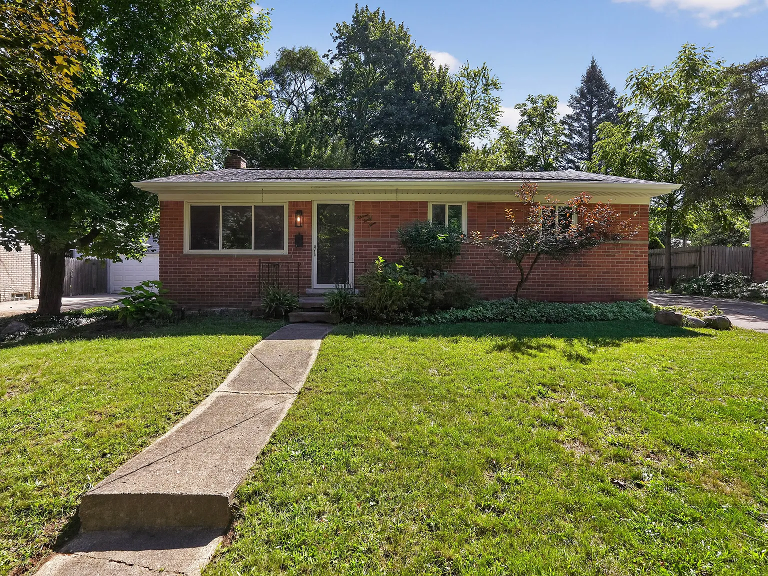 3 bed, 1014 sqft, $2,295 — Photo 1