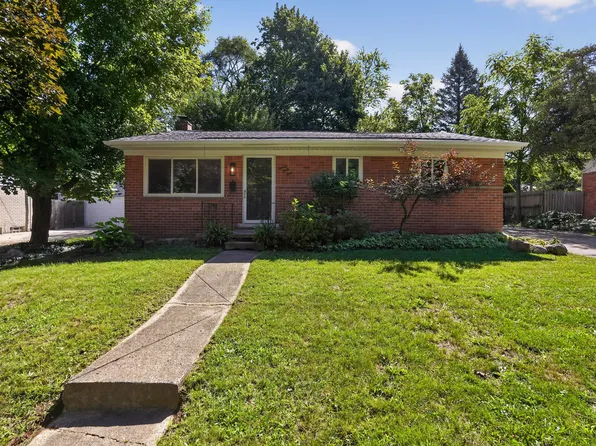 1149 Parallel St, Fenton, MI 48430