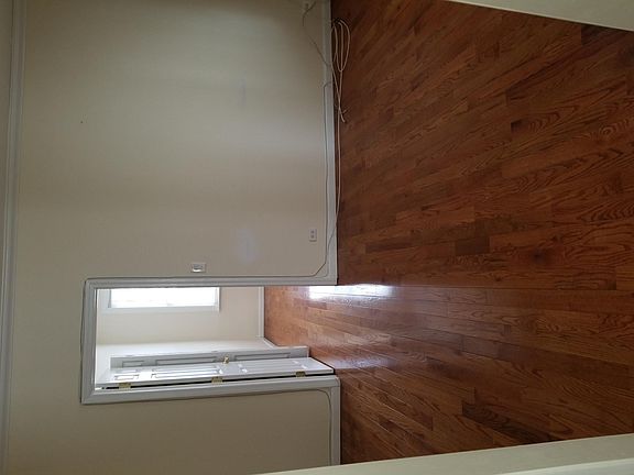 5th image of 295 Hollywood Ave #2
