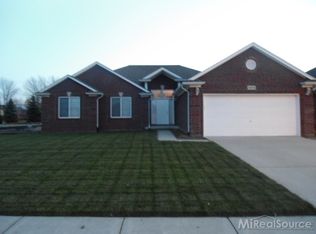 18576 Crenshaw Dr, Macomb, MI 48042