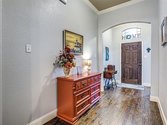 4th image of 218 Commonwealth Cir