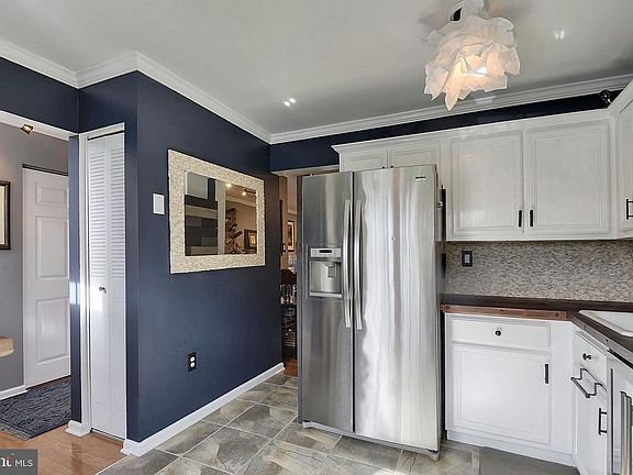 5th image of 9878 Oakdale Woods Ct