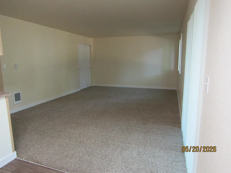 Knox Butte Apartments — Photo 21