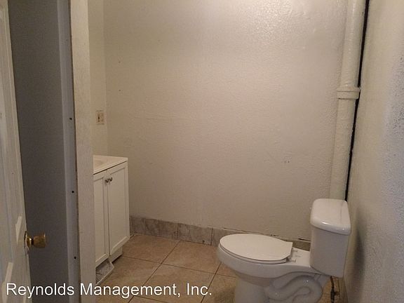 5th image of 119 S Elm Ave APT 1
