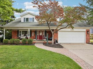 27200 Gilbert Dr, Warren, MI 48093